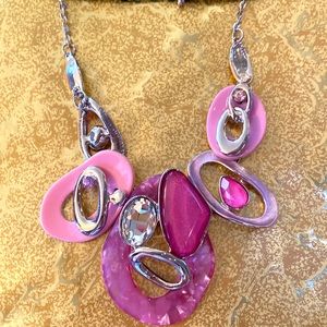 🌟PRICE REDUCED🌟beautiful set of necklace and earrings.